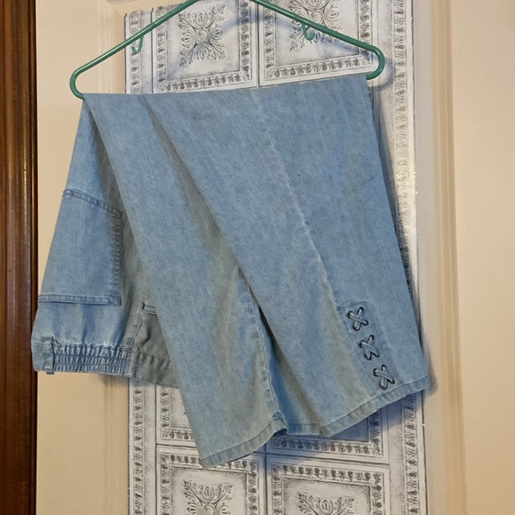 Pre-💙 RubyRoad Sz-10 Lightweight Denim-Awesome Capris w/Decorative Braided Legs - Picture 3 of 16